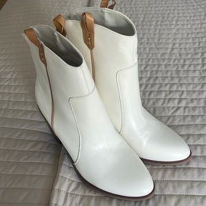 New ankle booties Altar’ D State